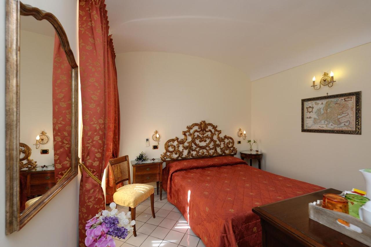 Amalfi Old Square Room & Apartments מראה חיצוני תמונה