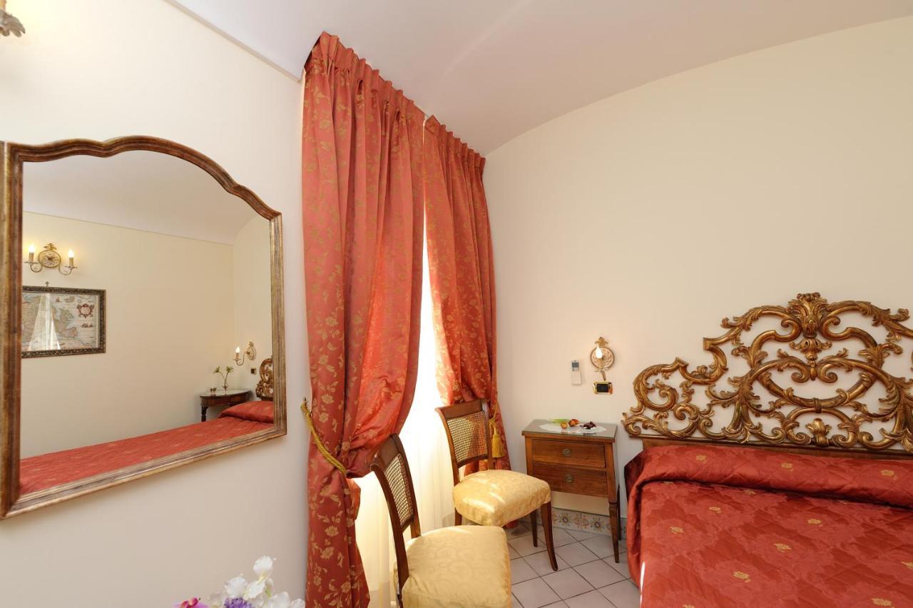Amalfi Old Square Room & Apartments מראה חיצוני תמונה