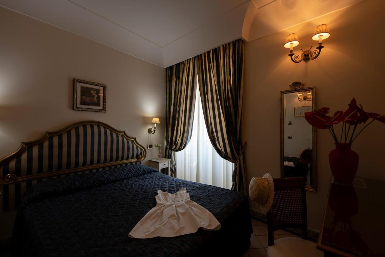 Amalfi Old Square Room & Apartments מראה חיצוני תמונה
